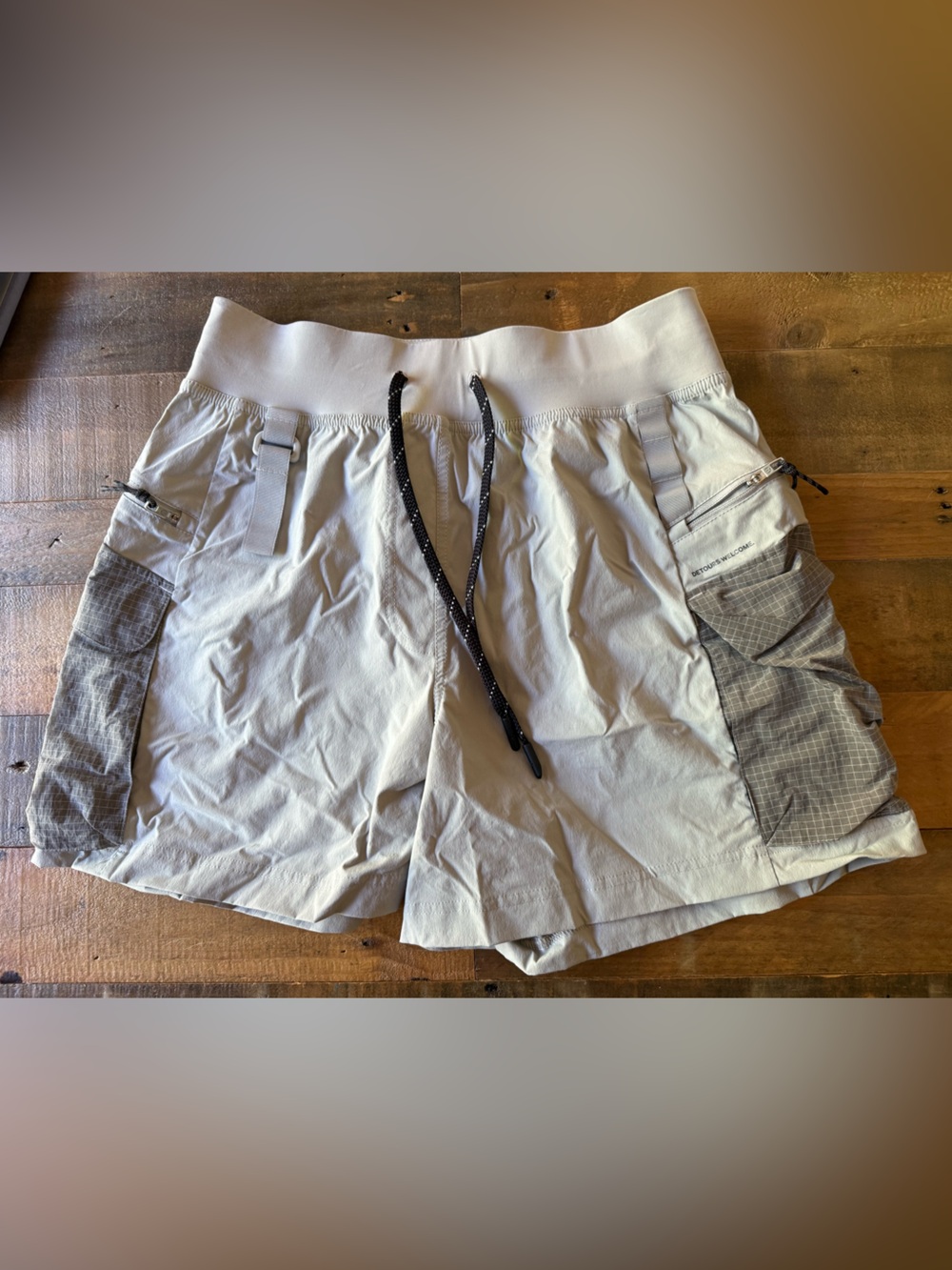 lululemon athletica women's light gray shorts
